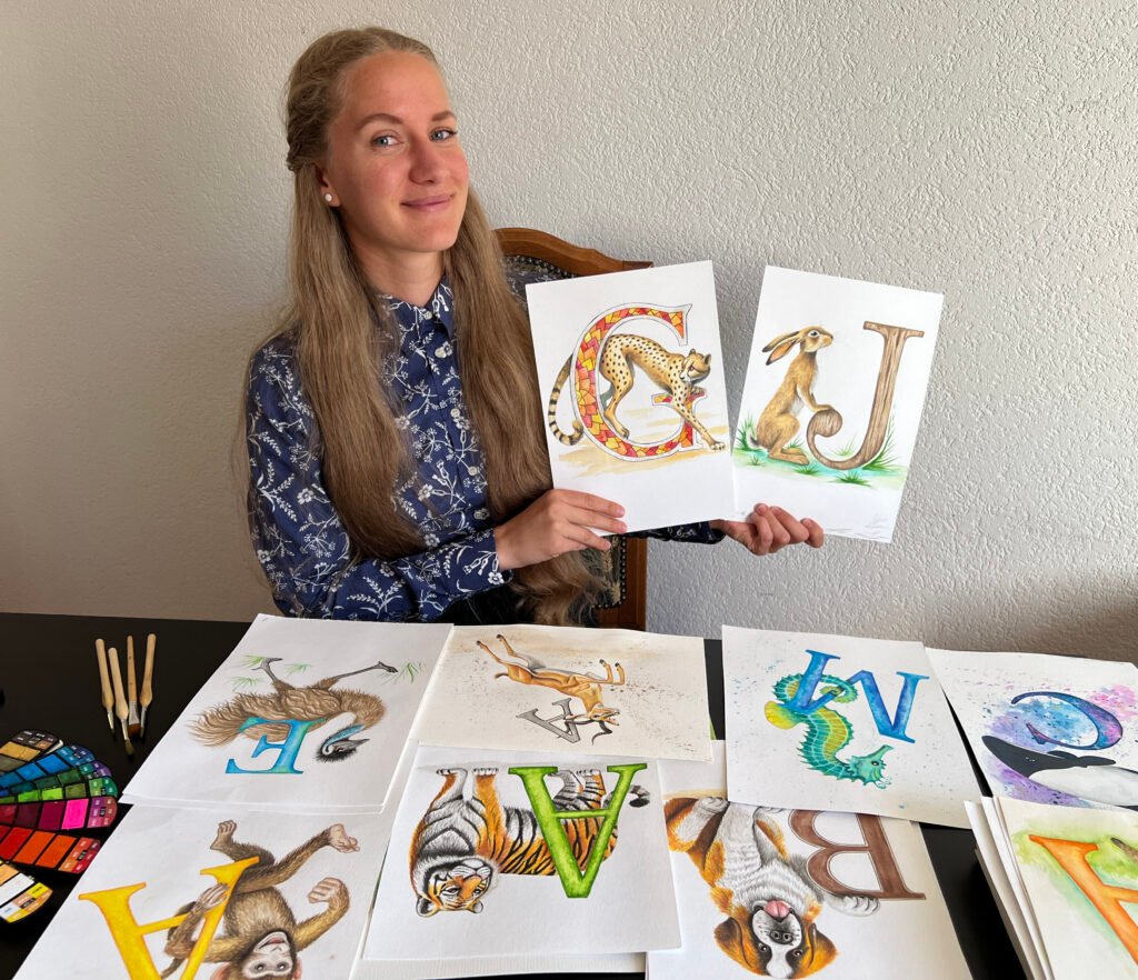 Eesti kunstnik ja kirjanik Marelle maalib illustratsioone Nimelugu lasteraamatu jaoks