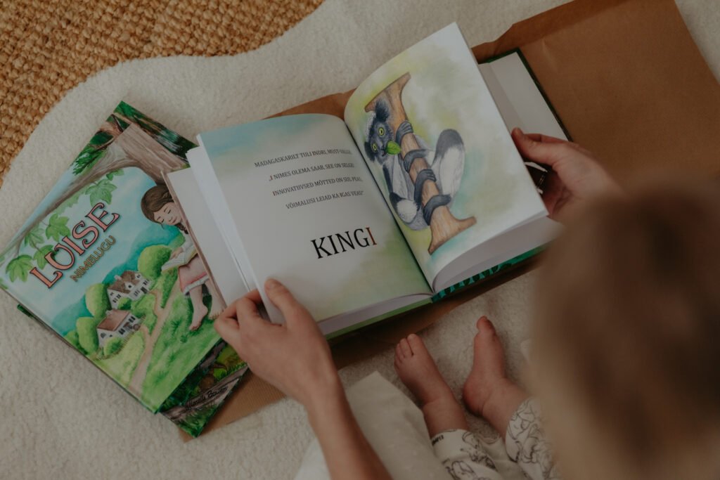 Tee lapsele ainulaadne kingitus – Nimeloo raamatu avatud lehekülg